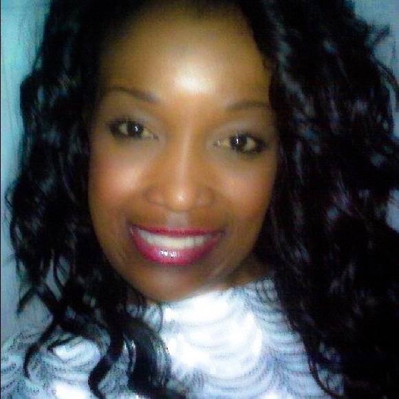 Meet your Posher, Raquel - Picture 2 of 2